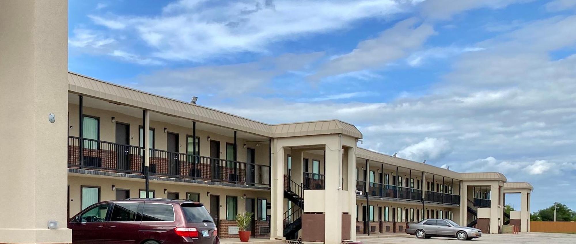 Hotel 81 El Reno 외부 사진